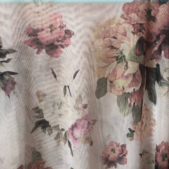 Floral Mesh Crop Top (0X) - Picture 3 of 4